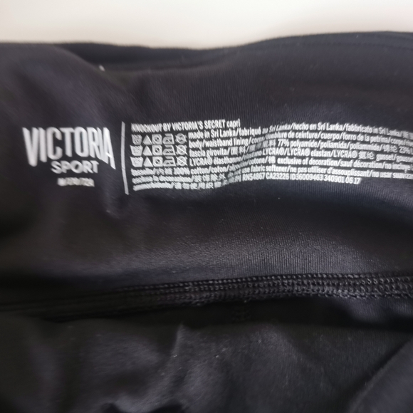(3/$12) - Victoria Secret Sport Capri Tight Leggings. Medium. Black. - Picture 3 of 3
